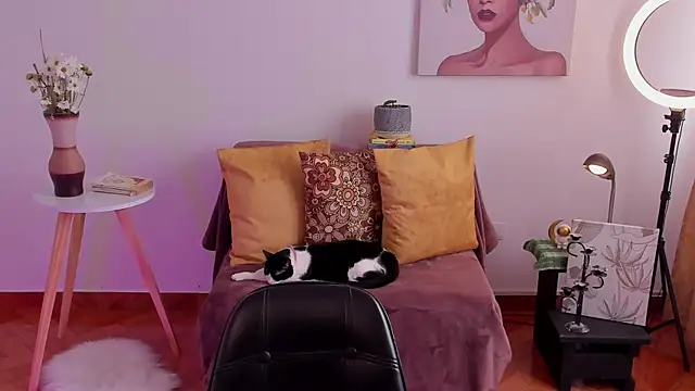 Snapshot of cuddlingbunny chatting on February 26, 6:59 pm cuddlingbunny online show from February 26, 6:59 pm