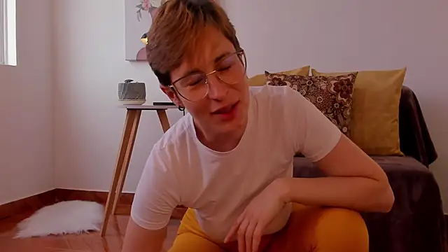 Snapshot of cuddlingbunny chatting on February 18, 9:20 pm cuddlingbunny online show from February 18, 9:20 pm