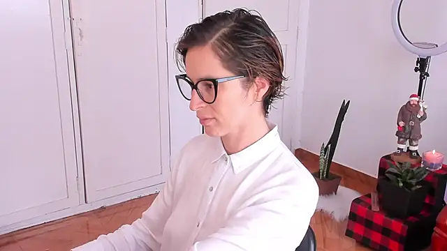 Snapshot of cuddlingbunny chatting on November 30, 2:51 pm cuddlingbunny online show from November 30, 2:51 pm