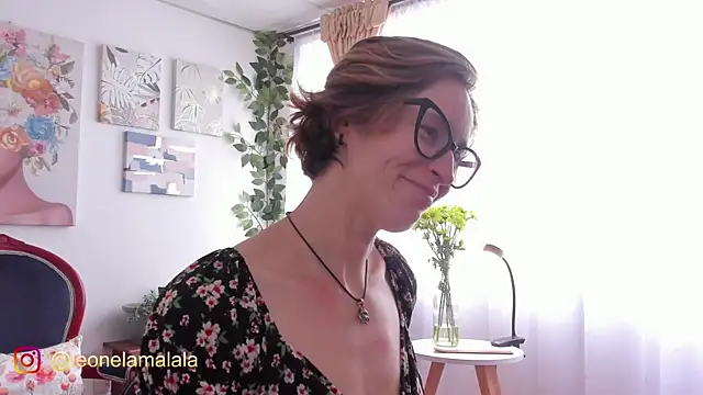 Snapshot of cuddlingbunny chatting on November 16, 7:18 pm cuddlingbunny online show from November 16, 7:18 pm