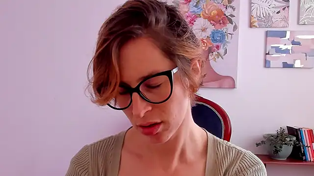 Snapshot of cuddlingbunny chatting on December 5, 5:22 pm cuddlingbunny online show from December 5, 5:22 pm