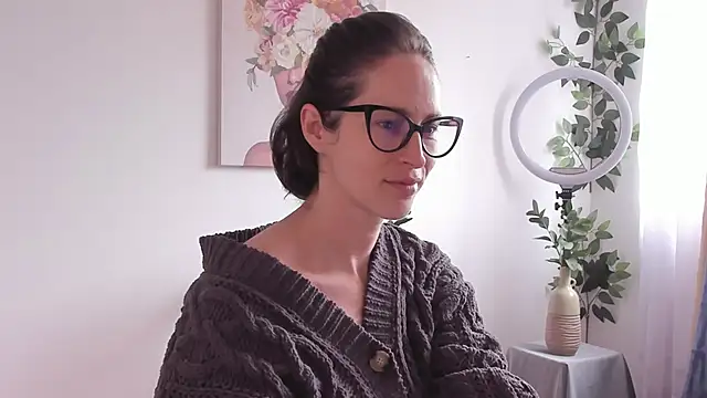 cuddlingbunny online show from March 30, 3:35 pm