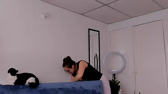 cuddlingbunny online show from June 14, 7:48 pm
