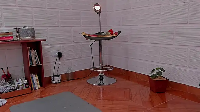 Snapshot of cuddlingbunny chatting on January 18, 7:04 pm cuddlingbunny online show from January 18, 7:04 pm