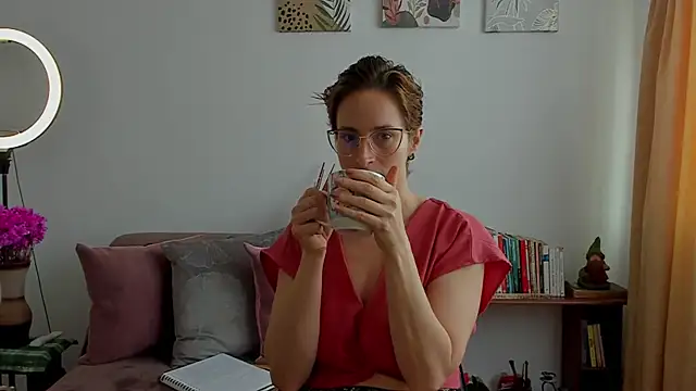 Snapshot of cuddlingbunny chatting on January 19, 4:36 pm cuddlingbunny online show from January 19, 4:36 pm