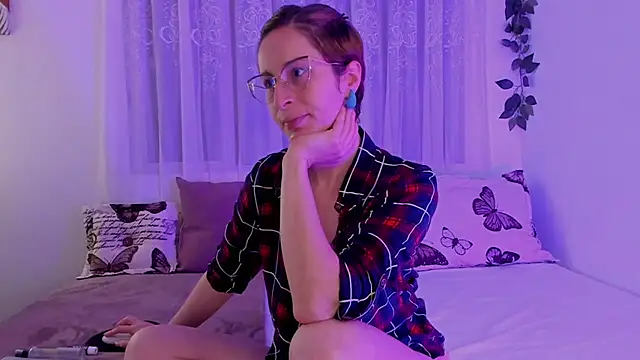 Snapshot of cuddlingbunny chatting on January 10, 5:24 pm cuddlingbunny online show from January 10, 5:24 pm