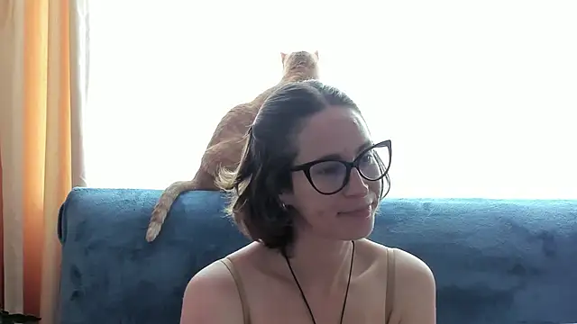 cuddlingbunny online show from April 5, 4:24 pm