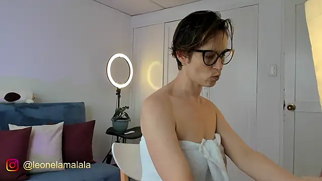 Snapshot of cuddlingbunny chatting on September 27, 8:48 pm cuddlingbunny online show from September 27, 8:48 pm