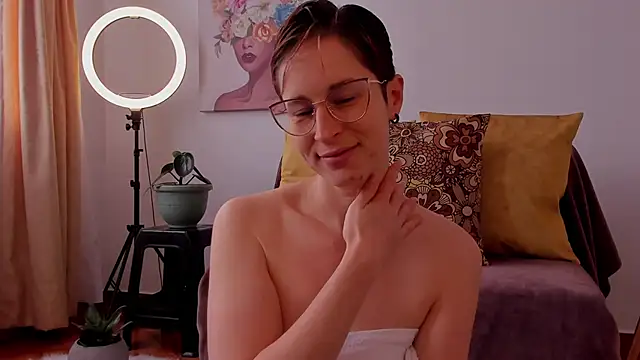 Snapshot of cuddlingbunny chatting on February 23, 3:18 pm cuddlingbunny online show from February 23, 3:18 pm