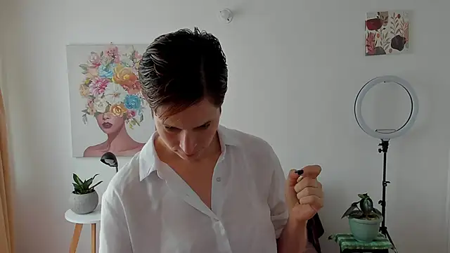 Snapshot of cuddlingbunny chatting on February 16, 3:27 pm cuddlingbunny online show from February 16, 3:27 pm