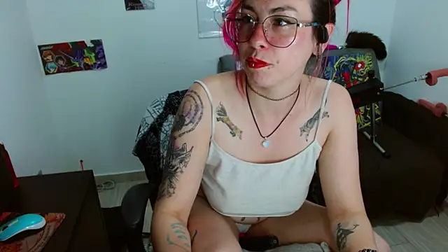 Snapshot of natasha_laulau chatting on July 14, 2:05 am natasha laulau online show from July 14, 2:05 am