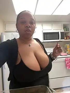 Snapshot of prettygirlxo chatting on February 25, 12:14 am prettygirlxo online show from February 25, 12:14 am