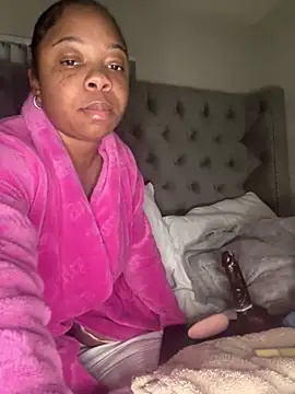 Snapshot of prettygirlxo chatting on February 27, 8:13 am prettygirlxo online show from February 27, 8:13 am