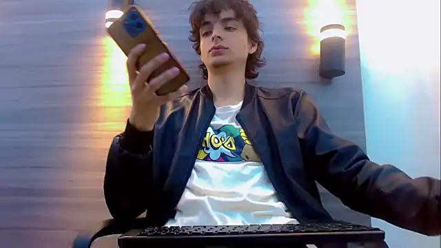 Snapshot of Sr_BonnyEthan chatting on July 8, 1:01 pm Sr BonnyEthan online show from July 8, 1:01 pm