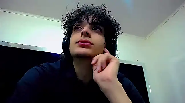 Snapshot of Sr_BonnyEthan chatting on January 22, 1:42 pm Sr BonnyEthan online show from January 22, 1:42 pm