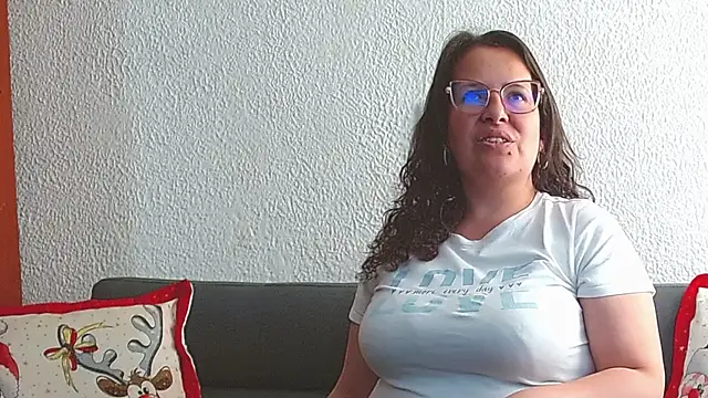 honeyhot paty online show from December 8, 6:06 pm