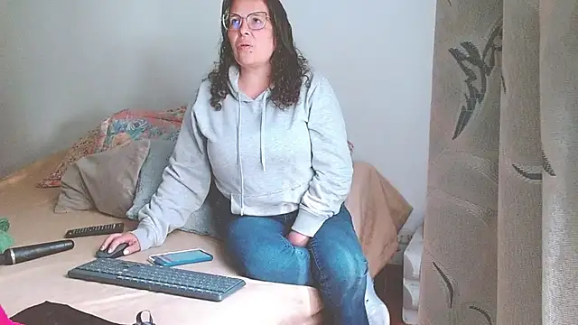 honeyhot paty online show from December 12, 9:48 pm