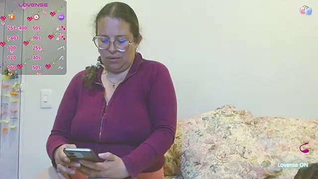 Snapshot of honeyhot_paty chatting on May 16, 3:49 am honeyhot paty online show from May 16, 3:49 am