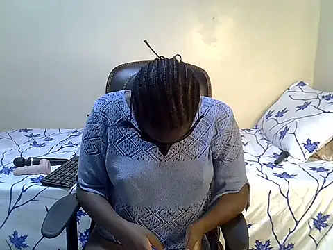 Snapshot of QueenJelly_Sexy chatting on February 19, 6:54 am QueenJelly Sexy online show from February 19, 6:54 am