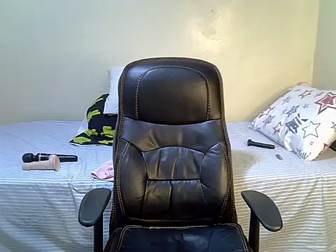 Snapshot of QueenJelly_Sexy chatting on February 25, 3:18 am QueenJelly Sexy online show from February 25, 3:18 am