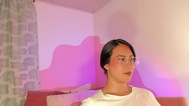 Snapshot of DaraBeckett chatting on November 21, 12:31 am DaraBeckett online show from November 21, 12:31 am