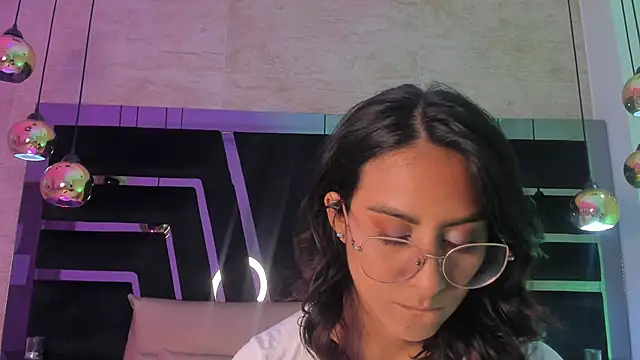 Snapshot of DaraBeckett chatting on October 19, 11:35 am DaraBeckett online show from October 19, 11:35 am