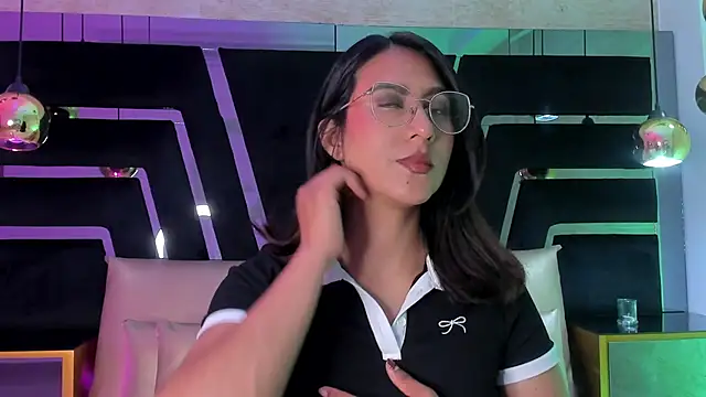 Snapshot of DaraBeckett chatting on November 6, 11:58 am DaraBeckett online show from November 6, 11:58 am