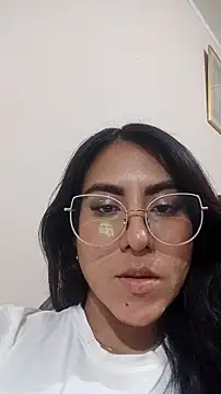 Snapshot of DaraBeckett chatting on March 18, 12:19 am DaraBeckett online show from March 18, 12:19 am