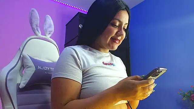 Snapshot of Isa-Jones chatting on October 15, 3:05 am Isa-Jones online show from October 15, 3:05 am