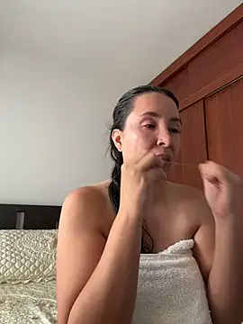 emely sexx20 online show from March 25, 5:23 pm