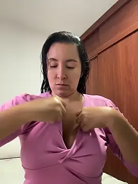 emely sexx20 online show from May 6, 10:25 pm