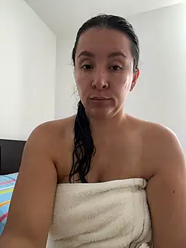 Snapshot of emely_sexx20 chatting on July 18, 9:23 pm emely sexx20 online show from July 18, 9:23 pm