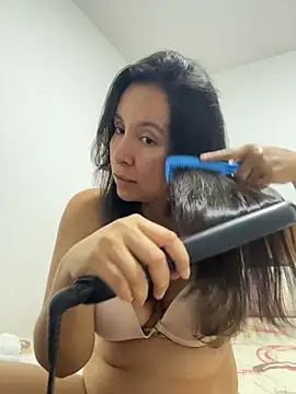 Snapshot of emely_sexx20 chatting on June 28, 1:45 am emely sexx20 online show from June 28, 1:45 am