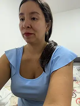 Snapshot of emely_sexx20 chatting on June 23, 1:58 am emely sexx20 online show from June 23, 1:58 am