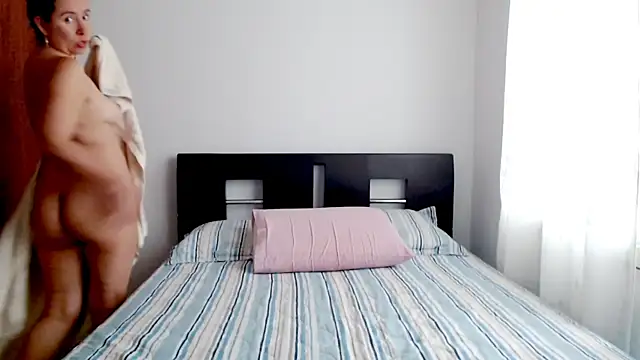 emely sexx20 online show from December 15, 2:34 pm