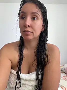 Snapshot of emely_sexx20 chatting on June 16, 4:18 pm emely sexx20 online show from June 16, 4:18 pm