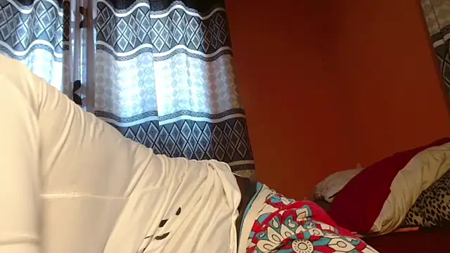 Snapshot of titi_fiesta chatting on March 8, 8:11 am titi fiesta online show from March 8, 8:11 am