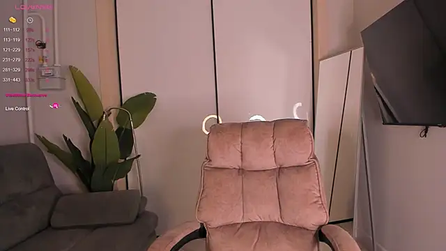 Snapshot of helen_ramsay chatting on October 31, 3:30 pm helen ramsay online show from October 31, 3:30 pm