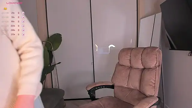 Snapshot of helen_ramsay chatting on November 4, 3:05 pm helen ramsay online show from November 4, 3:05 pm