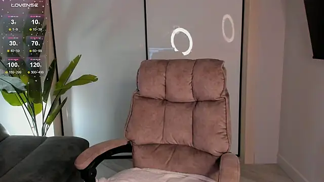 Snapshot of helen_ramsay chatting on February 26, 7:10 pm helen ramsay online show from February 26, 7:10 pm