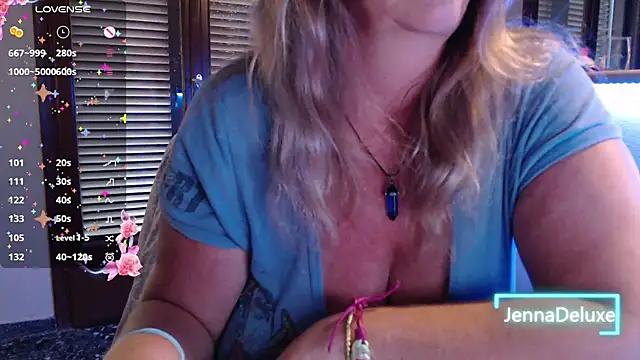 Snapshot of JennaDeluxe chatting on July 4, 4:08 am JennaDeluxe online show from July 4, 4:08 am