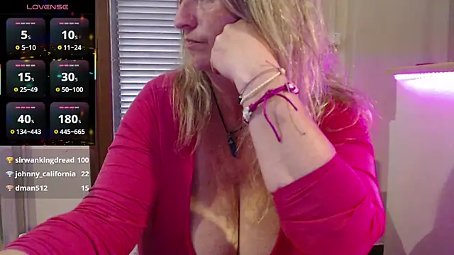 JennaDeluxe online show from April 2, 10:00 am