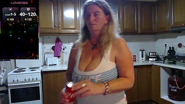 JennaDeluxe online show from April 4, 8:26 pm