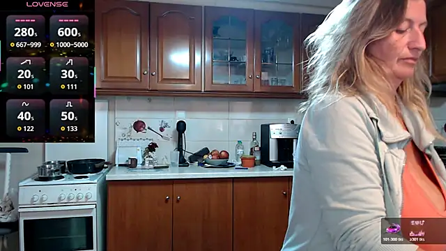 JennaDeluxe online show from January 16, 7:45 am