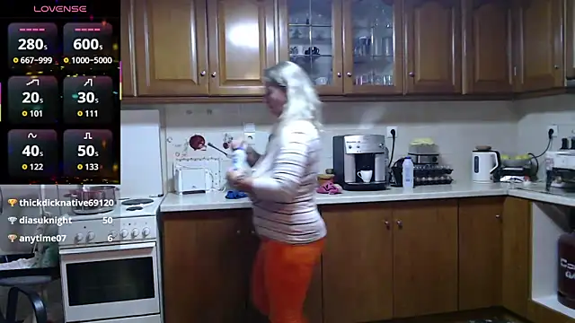 JennaDeluxe online show from April 23, 7:48 am