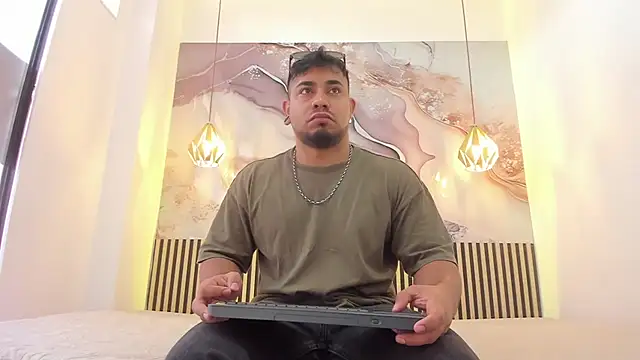 BrianMalonee online show from November 7, 12:10 pm