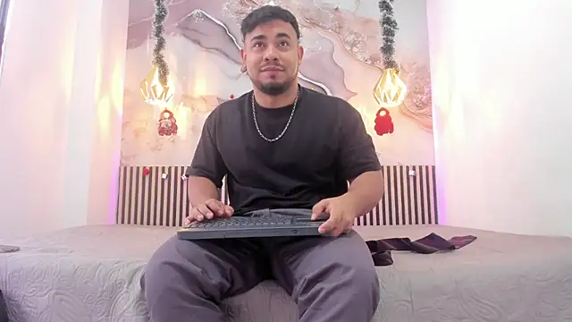 BrianMalonee online show from December 15, 12:11 pm