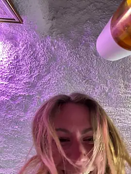 selenaluvv online show from February 24, 4:30 pm