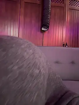 selenaluvv online show from March 12, 3:49 pm