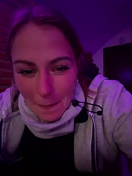 selenaluvv online show from January 18, 6:33 pm